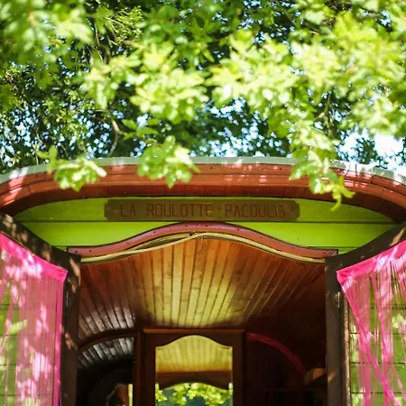 La Pangee Roulottes Hebergements Insolites