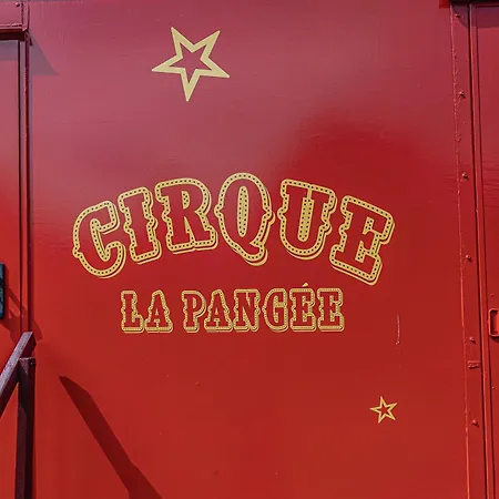 אתר קמפינג La Pangee Roulottes Hebergements Insolites