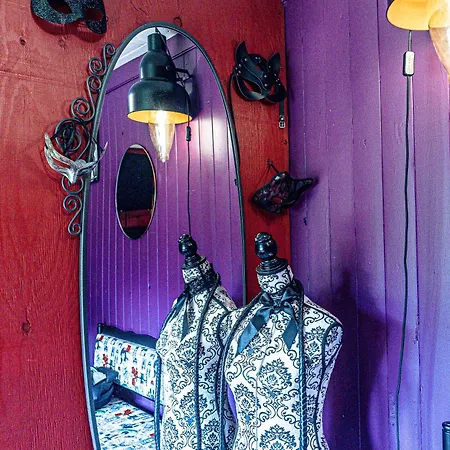 La Pangee Roulottes Hebergements Insolites