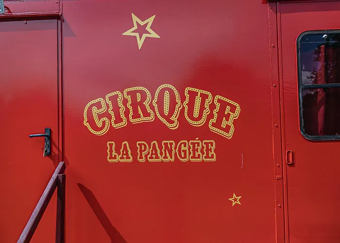 مكان تخييم La Pangee Roulottes Hebergements Insolites