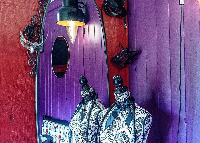 La Pangee Roulottes Hebergements Insolites